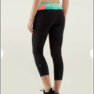 Lululemon Run: Inspire Crop II
Black / Quilt Spring 14-26